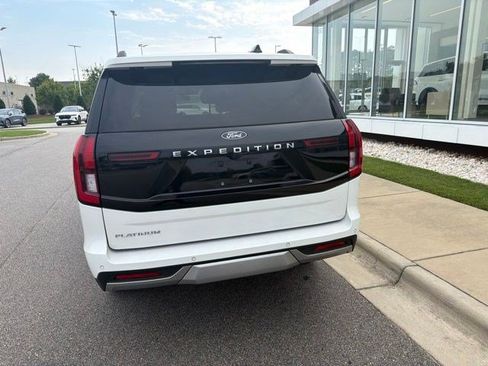 Used 2025 Ford Expedition Platinum w/ Platinum Ultimate Package AWD/4WD image 14