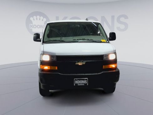 Used 2022 Chevrolet Express 2500 w/ Driver Convenience Package RWD image 4