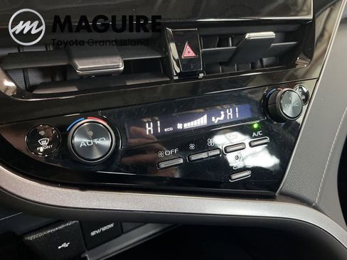 Used 2023 Toyota Camry SE w/ Cold Weather Package image 15