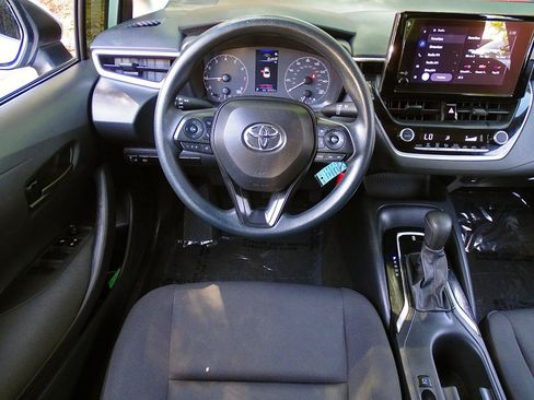 Used 2024 Toyota Corolla LE FWD image 30