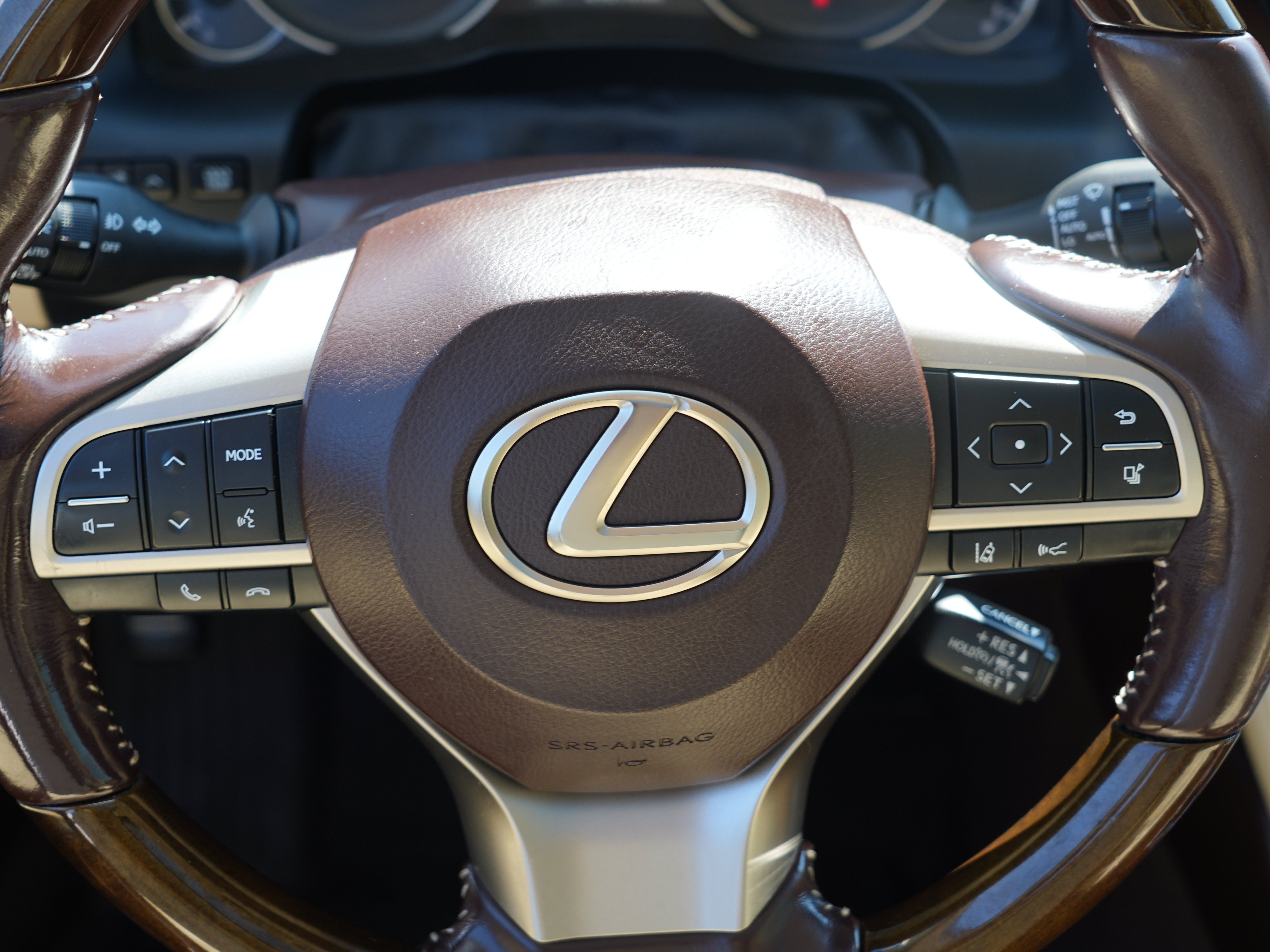 Used 2016 Lexus ES 350 w/ Luxury Package w/Wood Trim FWD image 28