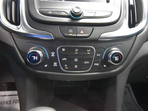 Used 2022 Chevrolet Equinox LT FWD image 18