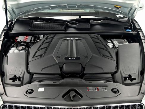Used 2025 Bentley Bentayga Extended Wheelbase image 38