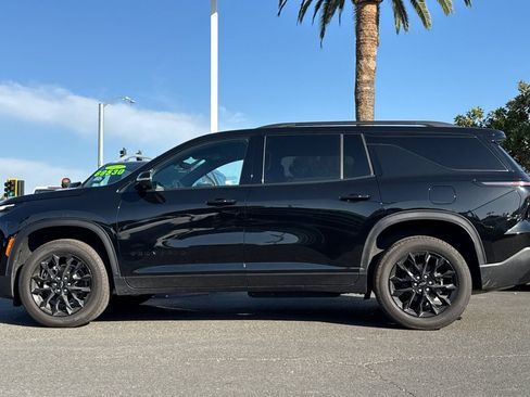 Used 2026 Chevrolet Traverse LT w/ Midnight/Sport Edition image 8