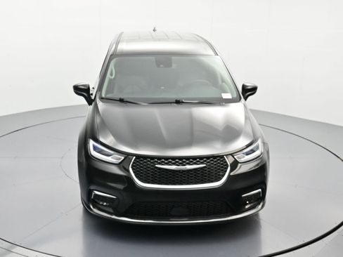 Certified 2023 Chrysler Pacifica Touring-L image 32
