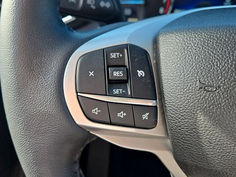 Used 2023 Ford Explorer XLT w/ Equipment Group 202A AWD/4WD image 13