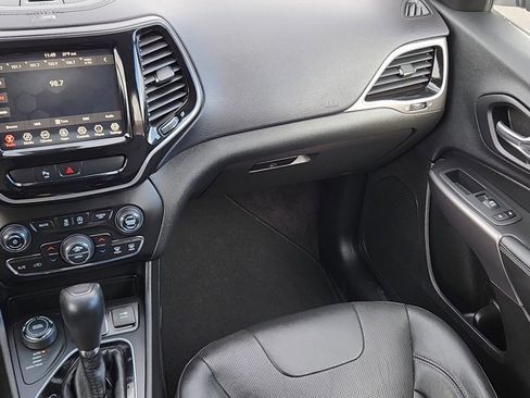 Used 2019 Jeep Cherokee Limited image 6