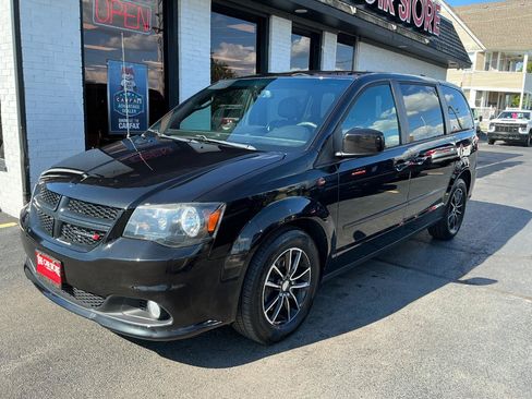 Used 2016 Dodge Grand Caravan SXT FWD image 2