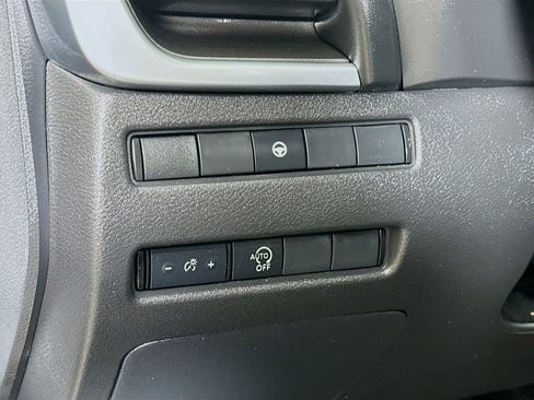 Used 2023 Nissan Rogue SV image 10