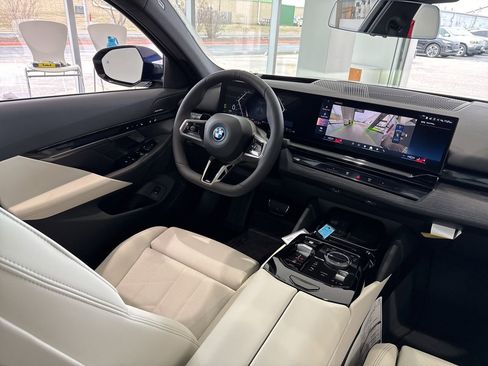 New 2026 BMW 550e xDrive image 48