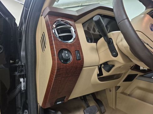 Used 2013 Ford F250 King Ranch w/ King Ranch w/Chrome Pkg image 18