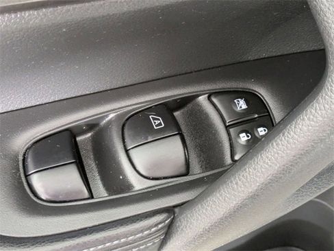 Used 2015 Nissan Rogue SV w/ SV Premium Package image 13