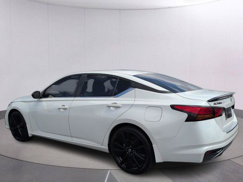 Used 2022 Nissan Altima 2.5 SR w/ Midnight Edition Package FWD image 3