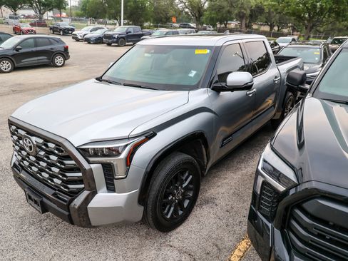 Used 2023 Toyota Tundra Platinum AWD/4WD image 3