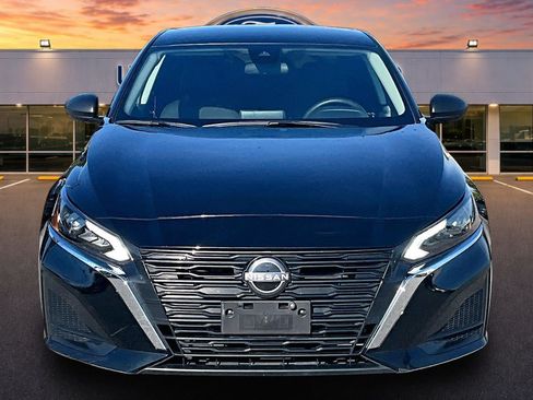 Used 2025 Nissan Altima 2.5 SV FWD image 3