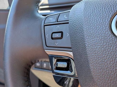 Used 2025 Toyota Camry LE w/ Convenience Package image 11