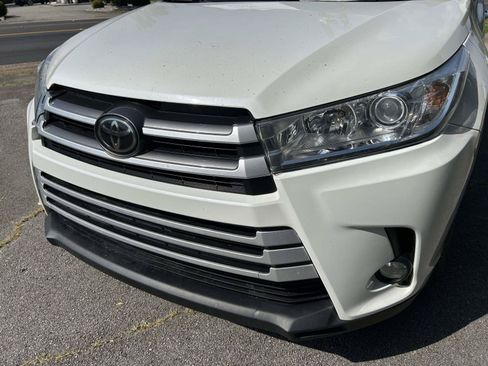 Used 2018 Toyota Highlander XLE FWD image 10