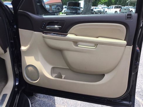 Used 2010 GMC Yukon XL Denali AWD/4WD image 40
