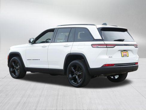 Used 2024 Jeep Grand Cherokee Altitude AWD/4WD image 5