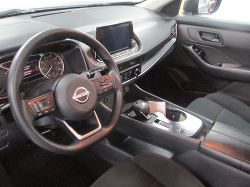 Used 2024 Nissan Rogue S FWD image 23