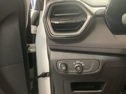 Used 2025 Chevrolet TrailBlazer LT AWD/4WD image 23