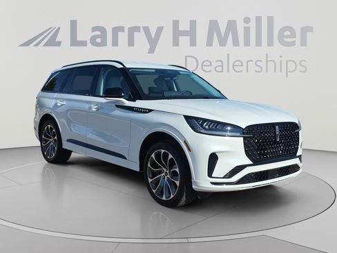 Used 2026 Lincoln Aviator AWD w/ Jet Appearance Package image 7