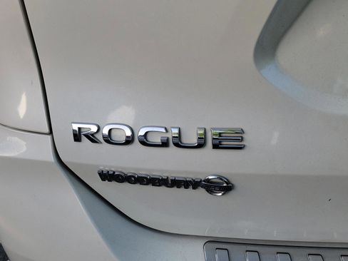Used 2017 Nissan Rogue SL image 25