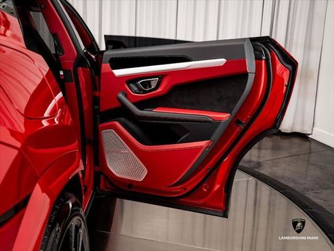 Used 2024 Lamborghini Urus S AWD/4WD image 49