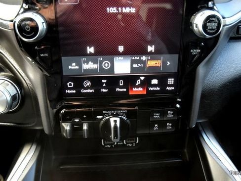Used 2023 RAM 1500 Laramie AWD/4WD image 19