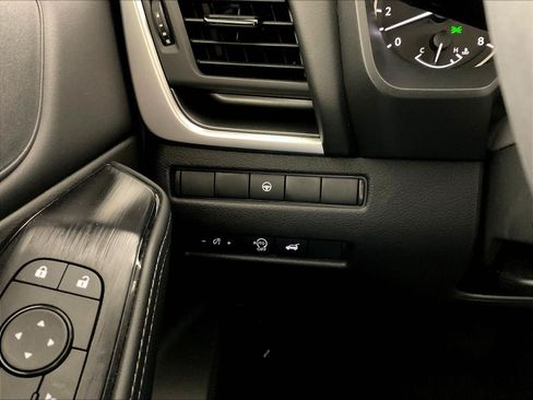 Certified 2026 Nissan Rogue SV AWD/4WD image 15