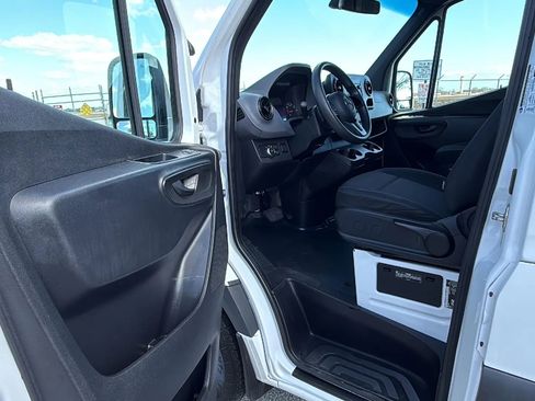 Used 2021 Mercedes-Benz Sprinter 1500 image 13