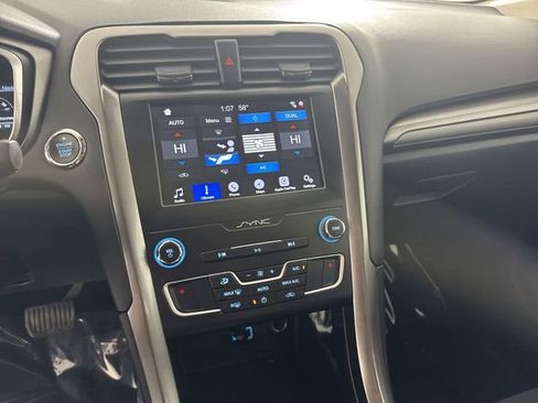 Used 2019 Ford Fusion SE image 8