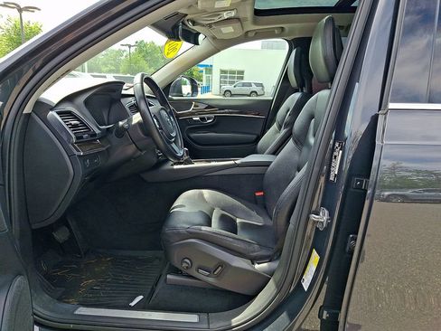Used 2017 Volvo XC90 T6 Momentum w/ Vision Package AWD/4WD image 14