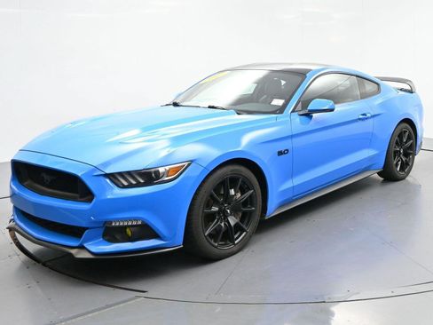 Used 2017 Ford Mustang GT Premium w/ Black Accent Package RWD image 3