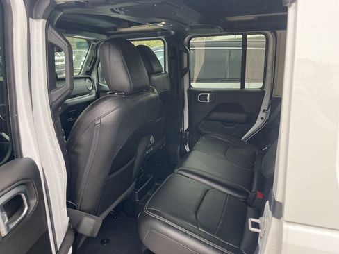 Used 2023 Jeep Wrangler Unlimited Sahara w/ Cold Weather Group AWD/4WD image 7