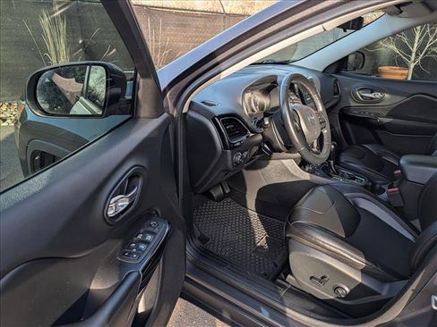 Used 2020 Jeep Cherokee Latitude Plus image 25