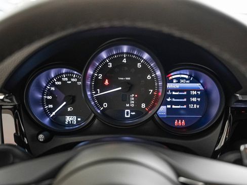 Certified 2025 Porsche Macan image 18