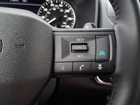 Used 2025 Nissan Rogue SV image 23