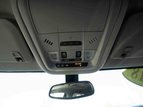 Used 2018 GMC Acadia SLT image 18