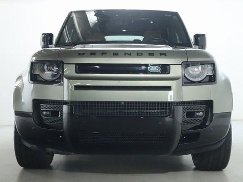 Used 2025 Land Rover Defender 110 X-Dynamic SE AWD/4WD image 13