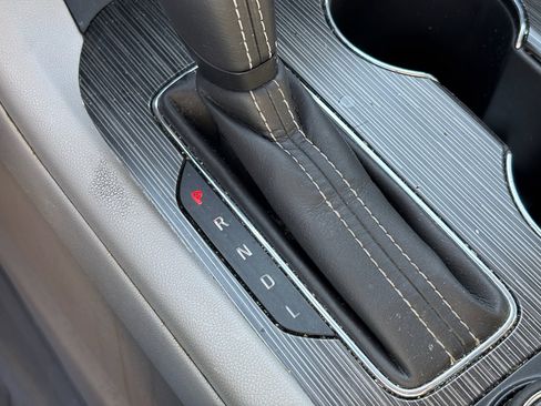 Used 2019 GMC Acadia SLT FWD image 25