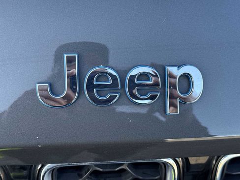 Used 2022 Jeep Grand Cherokee Overland AWD/4WD image 14
