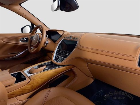 Used 2022 Aston Martin DBX AWD/4WD image 38