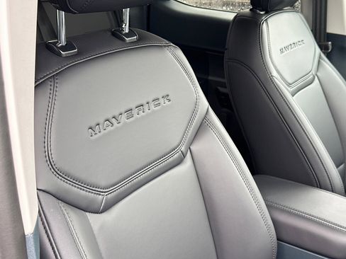 New 2025 Ford Maverick Lariat w/ Black Appearance Package image 11
