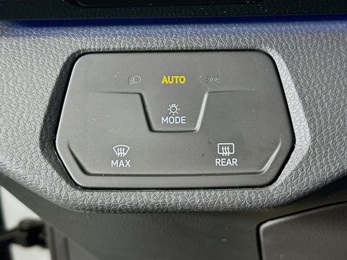 Used 2023 Volkswagen ID.4 2WD image 17