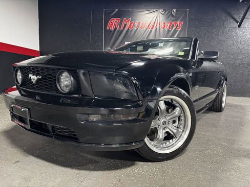 Used 2005 Ford Mustang GT RWD image 1