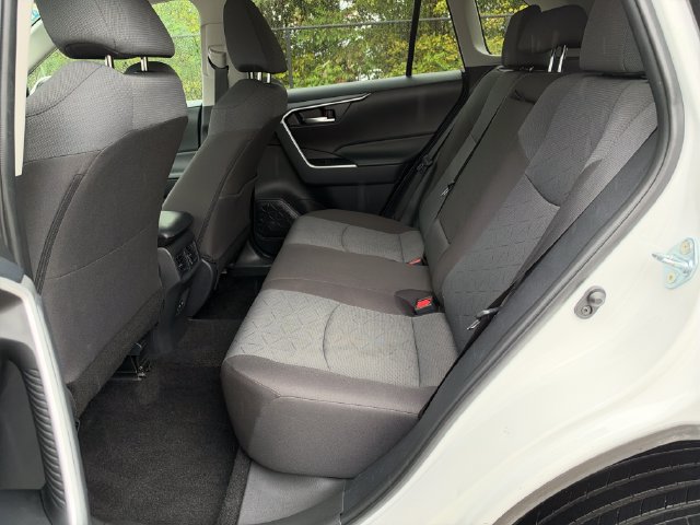 Used 2025 Toyota RAV4 XLE FWD image 14