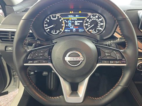Used 2025 Nissan Altima 2.5 SR FWD image 10