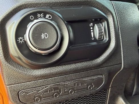 Used 2025 Jeep Wrangler Sport image 19