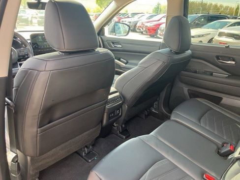 Used 2024 Nissan Pathfinder Platinum w/ Cargo Package image 23